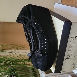 Restricted Deane Black Platform Wedge Size 10